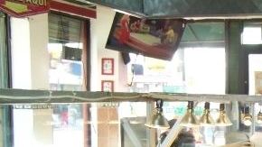 Muchos restaurantes hispanos en NYC batallan por la clientela con grandes cadenas de comida rápida.