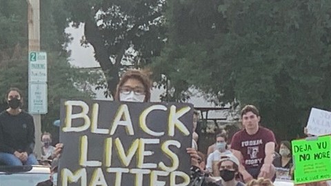 Angelinos participaron ayer en protesta en Pasadena.