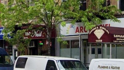 Robo en 1658 3rd Ave, UES