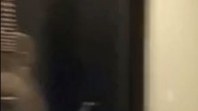 Juan Patrón acudió a una fiesta ilegal y multitudinaria en Miami Beach y compartió las imágenes en su Instagram.