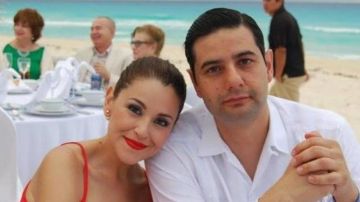 Juez Uriel Villegas Ortiz y su esposa.