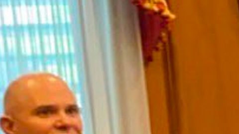 Ron DeSantis en el momento de la firma de la ley Alysson.