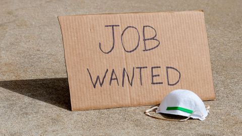 Los trabajadores de la economía informal y los indocumentados que han perdido sus trabajos no están en esta estadística./Shutterstock