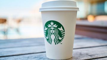 En la primera parte de la pandemia Starbucks tuvo que modificar la forma en la que atendió a sus consumidores para evitar contagios.