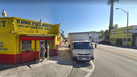 Exterior del supermercado donde tuvieron lugar los hechos.