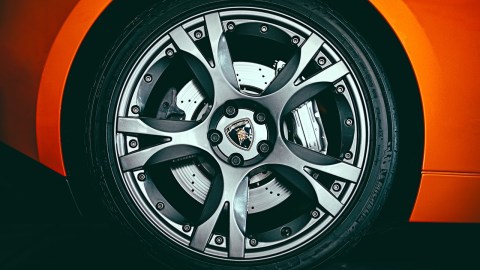 Los discos de frenos carbocerámicos soportan altas temperaturas de hasta 1,350 ºC.