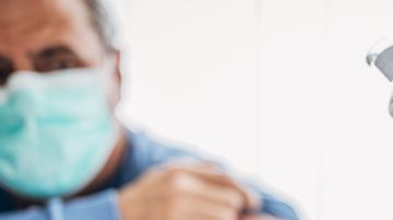 La Universidad de Oxford tiene una de las vacunas contra la covid-19 más auspiciosas, pero no es la única.