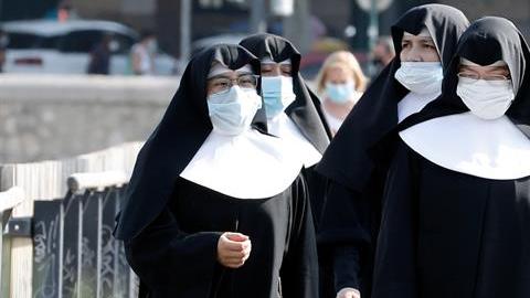 Aumenta la urgencia para el uso de mascarillas faciales.