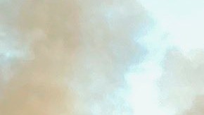 Tres vagones cisterna cayeron del puente, según la compañía.