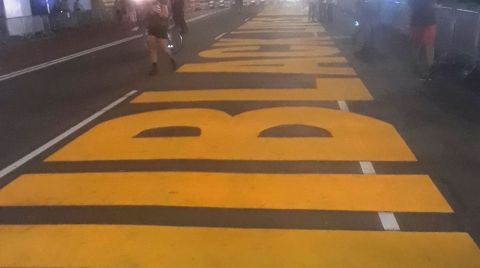 Letrero BLM en 5ta Av de Manhattan
