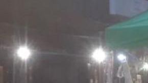 Basura y mesas de restaurantes comparten las calles