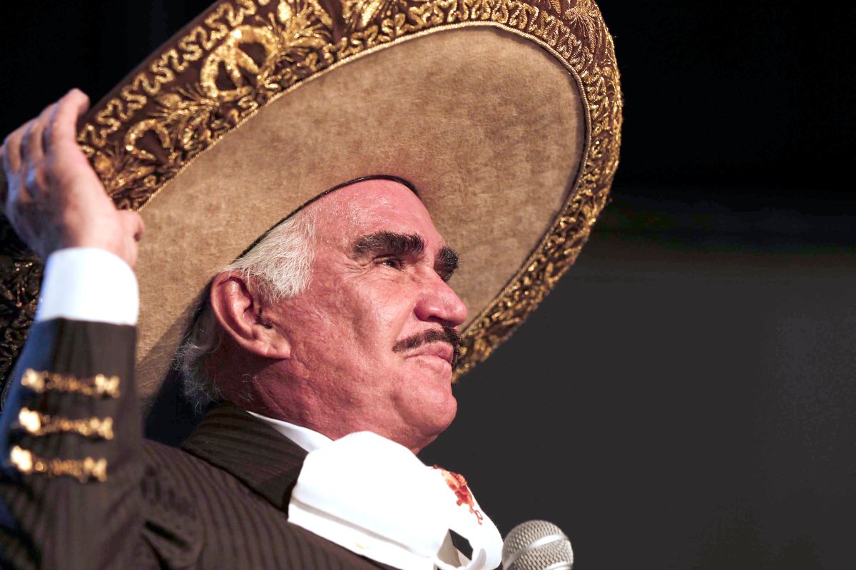 Vicente Fernández is reported serious but stable: “He is on ventilatory assistance”