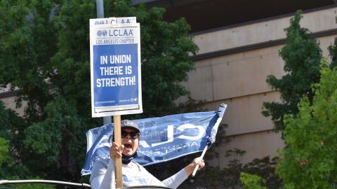 Los trabajadores realizaron una caravana en DTLA. (Suministrada)