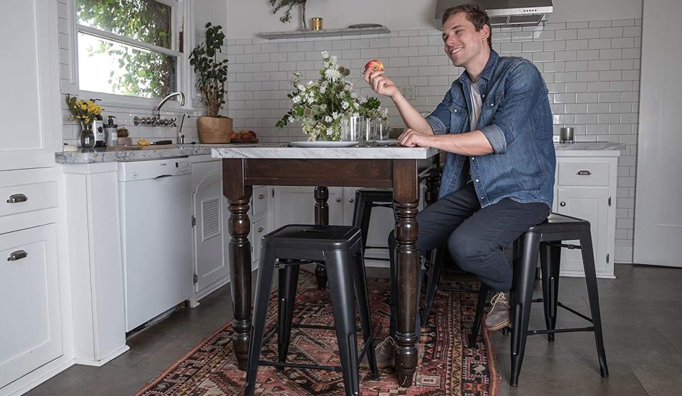 Diseño y Decoración: 6 bancos y sillas ideales para la barra de tu