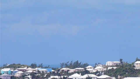 La isla de Bermuda está a dos horas de vuelo de NY.