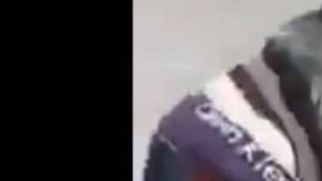 El hombre golpeó repetidamente a la mujer en la cabeza.