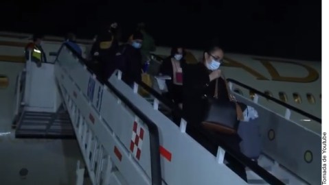 Los mexicanos fueron recibidos por representantes de la Cancillería de su país.