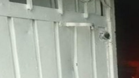 FOTOS: CJNG incendia casas, taller y camioneta por supuesto apoyo al Marro