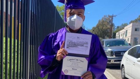 Lucas Ruiz, se graduó de la secundaria Cathedral.