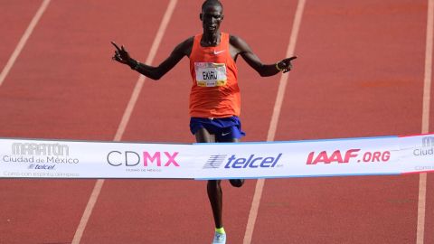 Titus Ekiru, ganador de la edición 2018 del Maratón de la Ciudad de México.