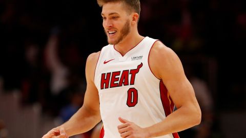 Meyers Leonard en un partido de Miami Heat.