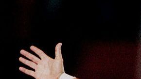 Luis Hernández y Francisco Palencia festejando un gol con la selección mexicana.