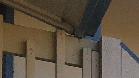 El Departamento del Sheriff encontró diversos explosivos dentro de la habitación.