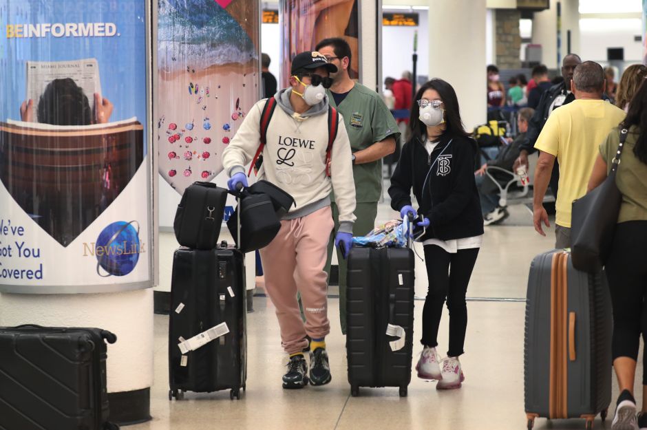 Más de 50 empleados del aeropuerto de Miami tienen coronavirus la