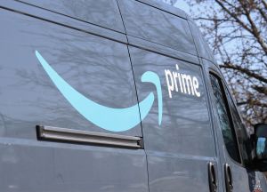 “Ya es suficiente”, las palabras de un conductor de Amazon que renunció a su trabajo en Twitter y abandonó su camioneta en una gasolinera llena de paquetes