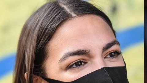 Ocasio-Cortez se dirigió al líder republicano en el Senado, Mitch McConnell.