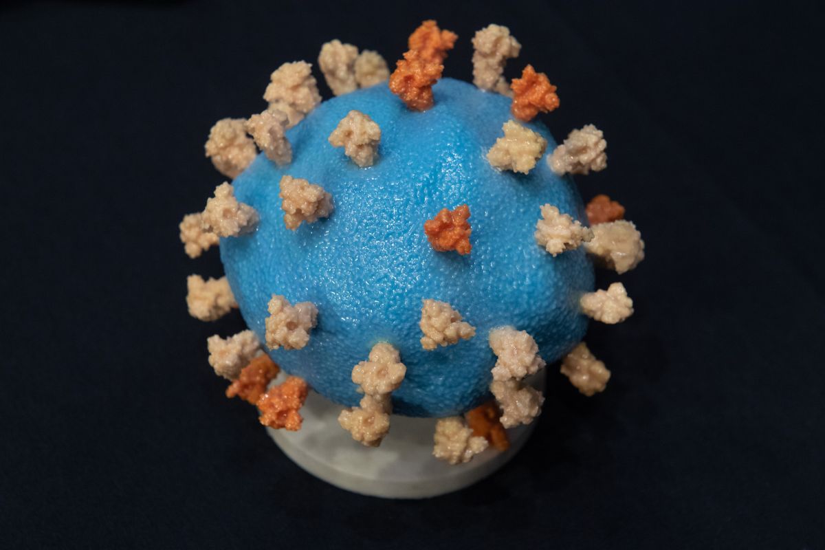 Modelo del virus que produce el COVID-19.