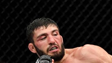 Las patadas son un recurso común en las peleas de MMA.