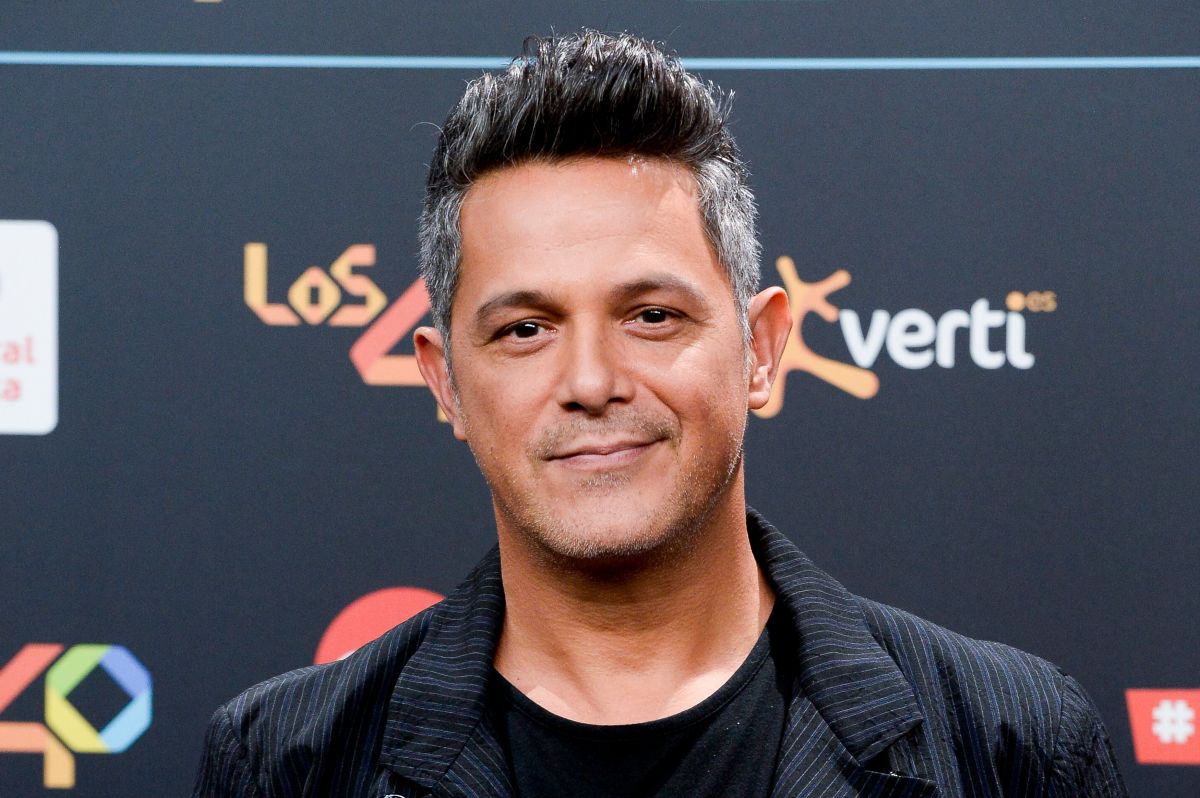 Alejandro Sanz’s daughter poses in a swimsuit like a sexy cowgirl