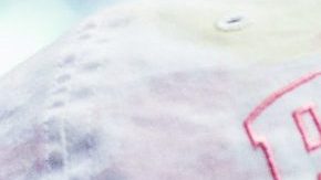 Clientes dan un donativo para los alimentos. (