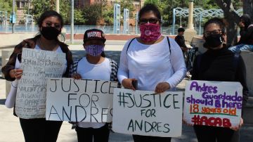 Protestantes de LATTC se reunieron el viernes para pedir justicia por Andrés Guardado. (Syeeda J. Washington)