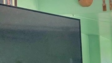 Ledy Oseguera (c) en su restaurante en North Hollywood.