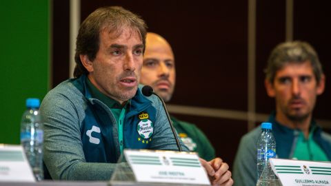 Guillermo Almada, entrenador del Santos.