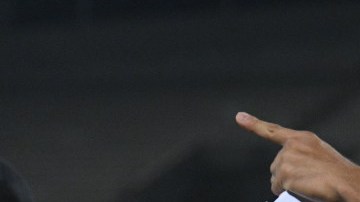 Guido Pizarro perdió la cabeza e increpó al técnico Robert Dante Siboldi.