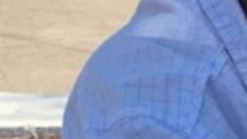 El sr. Joel en su venta de tamales.