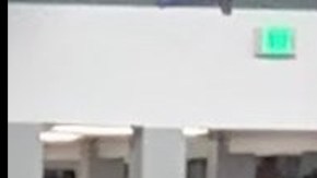 El auto que Robert Villa estrelló en el gimnasio.