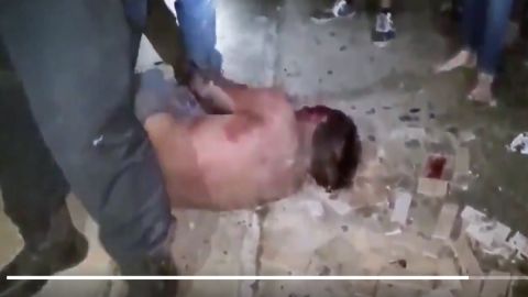 VIDEO: Matan a golpes a supuesto asesino y violador de pequeño de 4 años