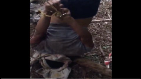 VIDEO: Narcos cuelgan, torturan y asesinan sin piedad a jovencito