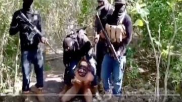 VIDEO: Narcos del Grupo Sombra le cortan la cabeza a hombre a machetazos