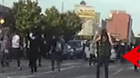 Captura de un video de LAPD instantes antes del disparo.