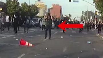 Captura de un video de LAPD instantes antes del disparo.