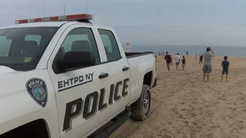 El avión se estrelló a unas dos millas de la costa, cerca de la playa Indian Wells de Long Island.