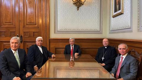 AMLO recibió al nuncio apostólico Franco Coppola.