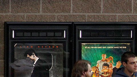 Los angelinos ya pueden regresar al cine, pero con distancia social y mascarillas. (Getty Images)