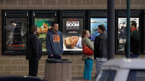 Los angelinos ya pueden regresar al cine, pero con distancia social y mascarillas. (Getty Images)