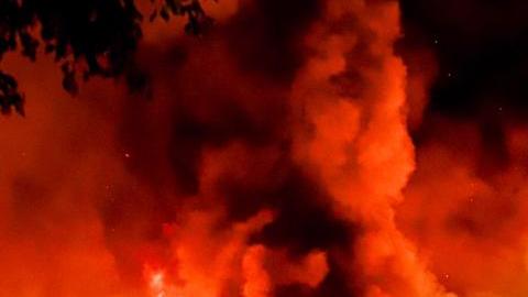 Cerca de las 3:00 am del domingo, las autoridades reportaron que el incendio fue controlado.